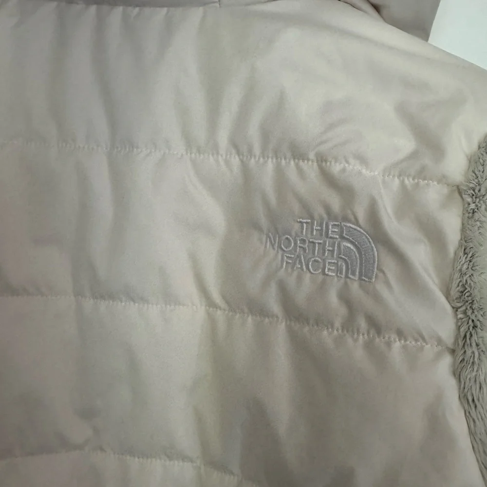 The North Face Cream and Gray Girls Puffer Jacket - Picture 9 of 10